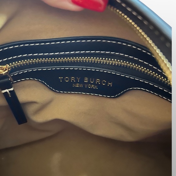 Chic Black Shoulder Bag - Picture 7 of 7